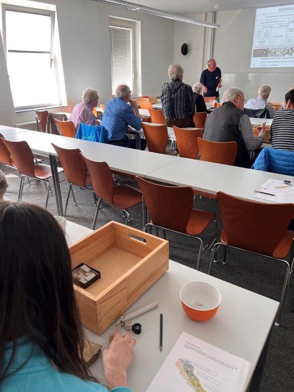 Ansprache von Ablagerungsgesteinen (Sedimenten); Foto: S. Hartje